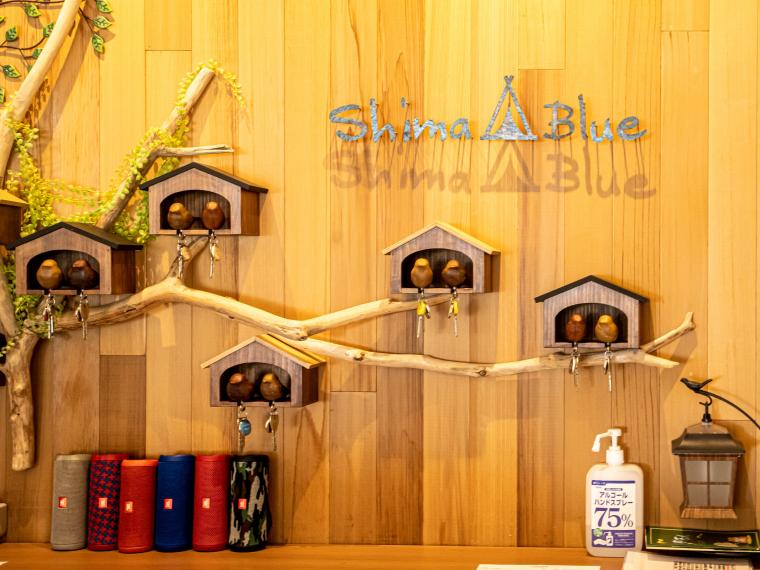 明るく開放感のあるフロントでチェックイン