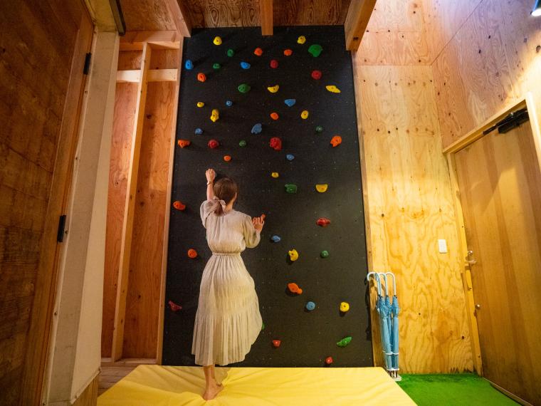 いよいよ、お待ちかねのドームテント格納キャビンへ！