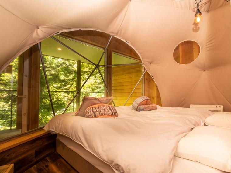 いよいよ、お待ちかねのドームテント格納キャビンへ！