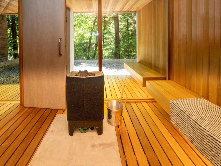 四万川の目の前！　貸切りサウナでととのいを