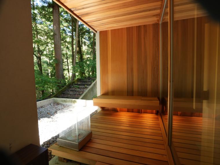 四万川の目の前！　貸切りサウナでととのいを