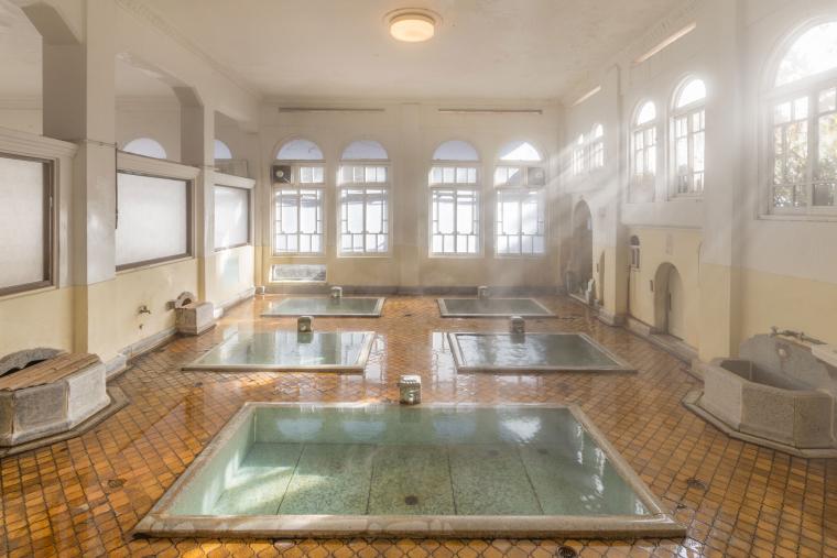 四万温泉　積善館