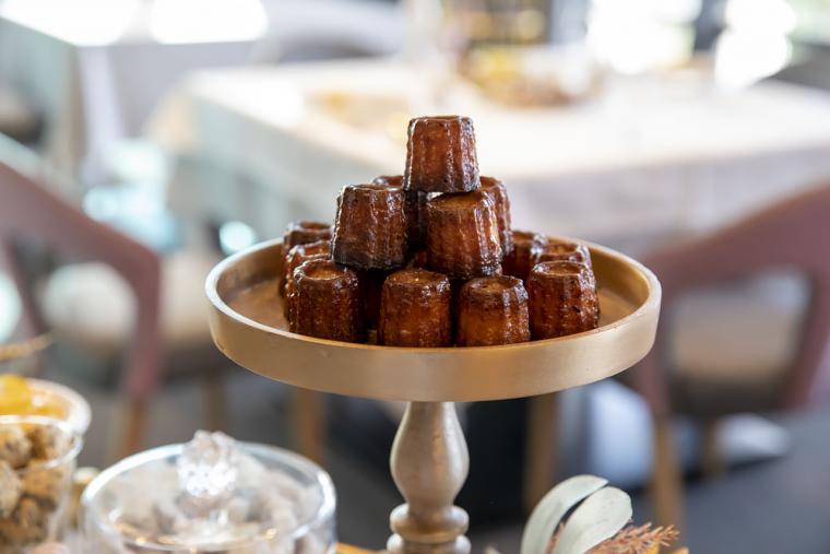 ワゴンで運ばれてくる「ミニャルディーズ」