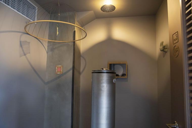 喫煙所のユニークなアート