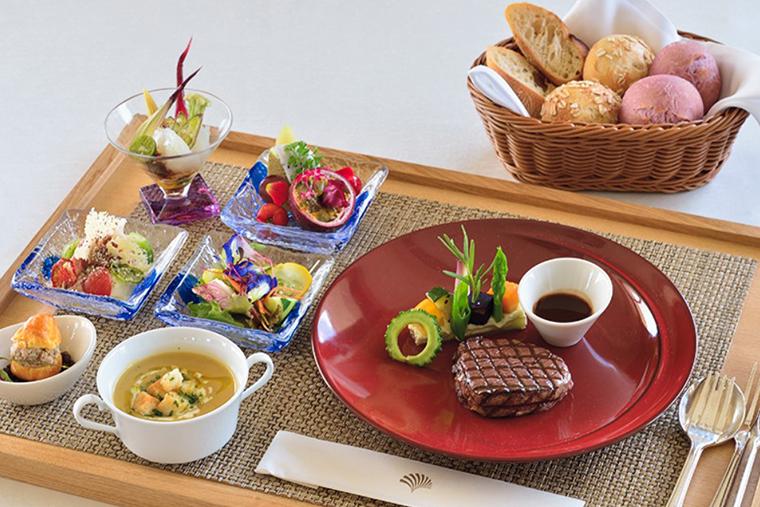 ジ・ウザテラス　ビーチクラブヴィラズ　インルームダイニング