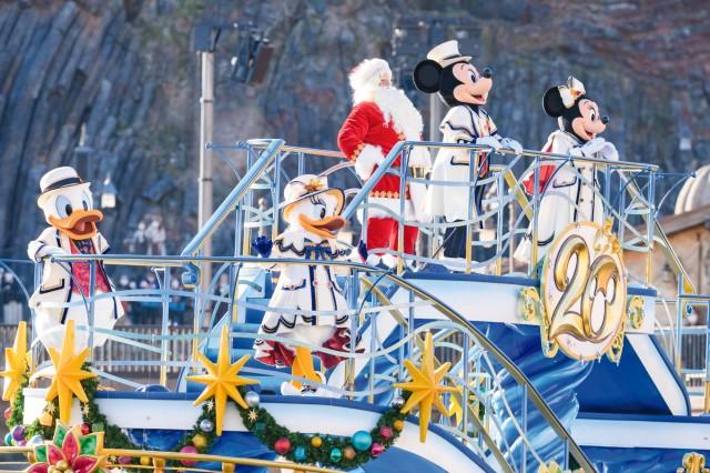 東京ディズニーリゾート　クリスマス　パレード