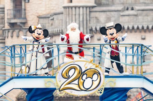 東京ディズニーリゾート　クリスマス　パレード