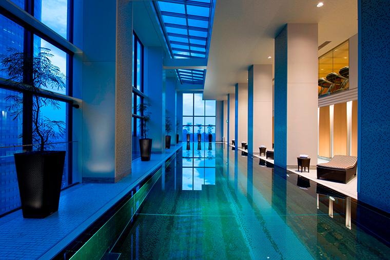 コンラッド東京　屋内プール