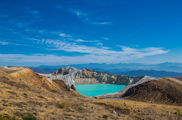 草津白根山の湯釜