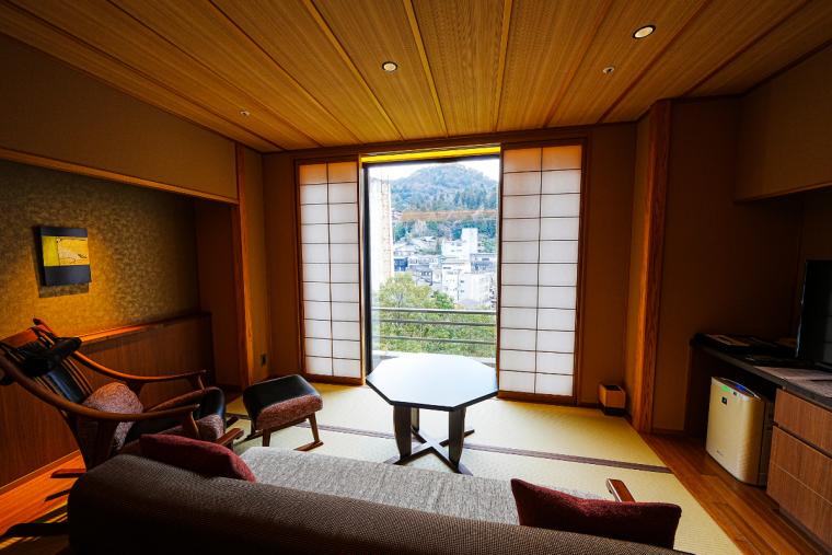 和モダンデラックスタイプ「孔雀」室内