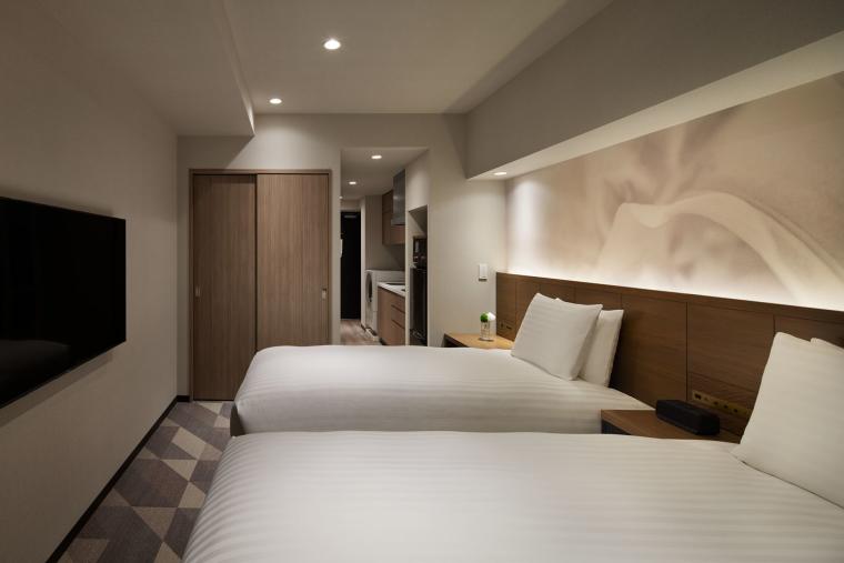 温かみと温もりを感じられる、白を基調に木の要素を取り入れた室内