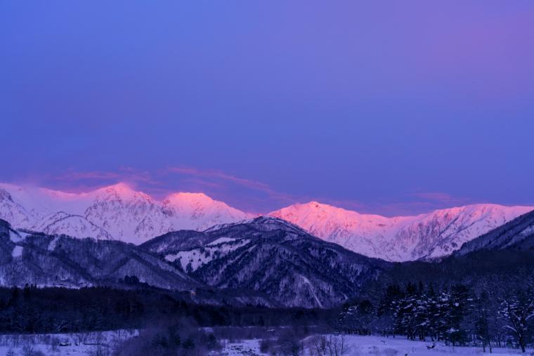 白馬の山々のモルゲンロート