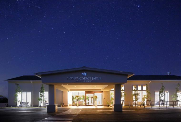 HOTEL　HOLISTIC　RESORT