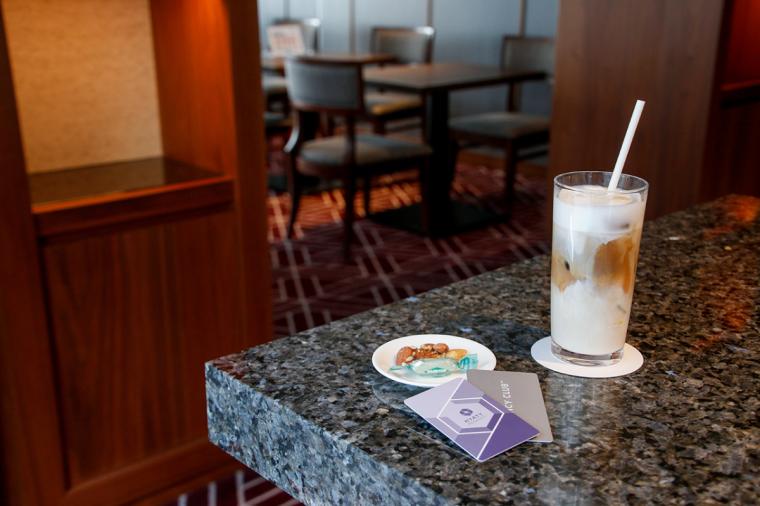 クラブラウンジで一息