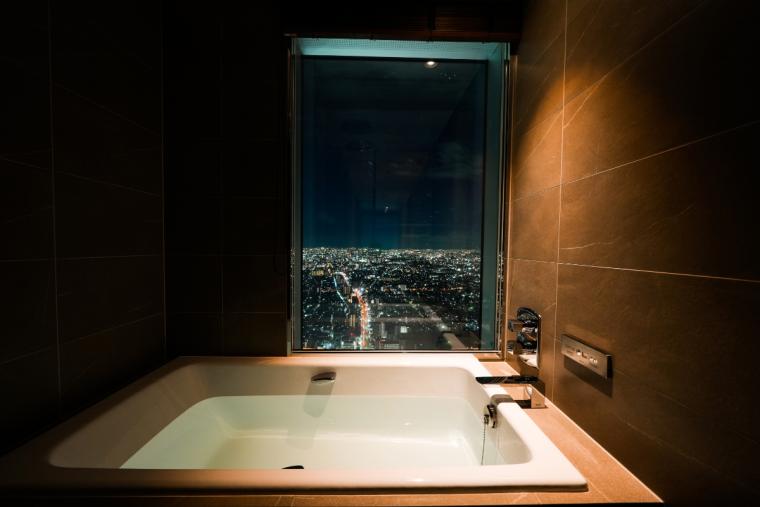 バスルームからの夜景