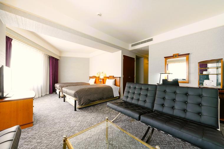 38平方メートルの広さのデラックスツイン。幅120cmのベッドを備えています