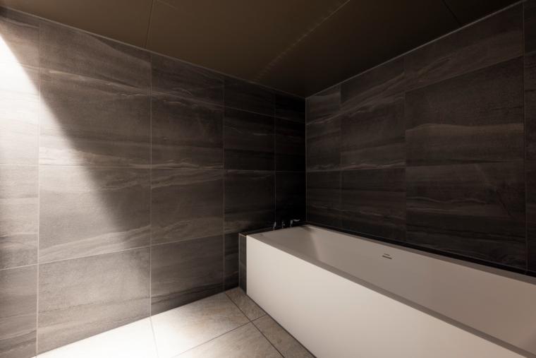 コーナークアッドのバスルーム