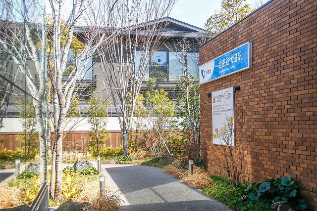 駅から出た瞬間、まるで古都の路。「由縁別邸 代田」