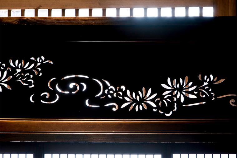 駅から出た瞬間、まるで古都の路。「由縁別邸 代田」