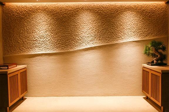 女湯にはアロマの香るミストサウナも。半露天の温泉でリラックス