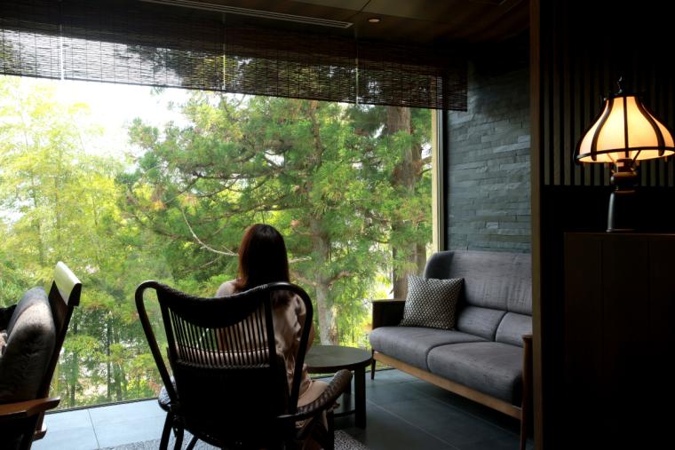 箱根・翠松園のロビーラウンジ