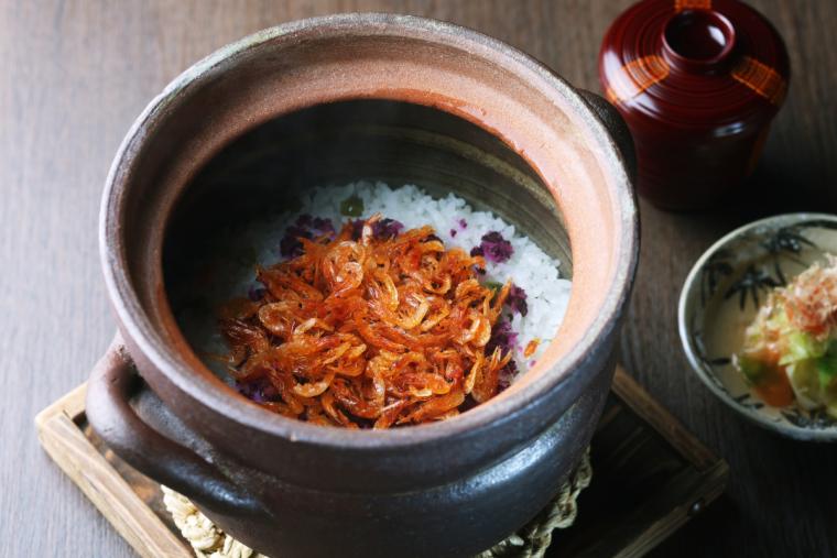 桜エビとエンドウ豆の釜炊きご飯
