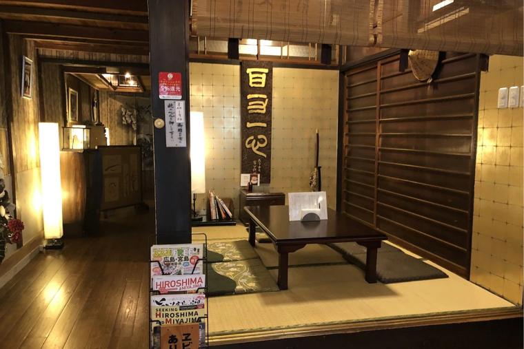 汐まち寿司 つるみの店内