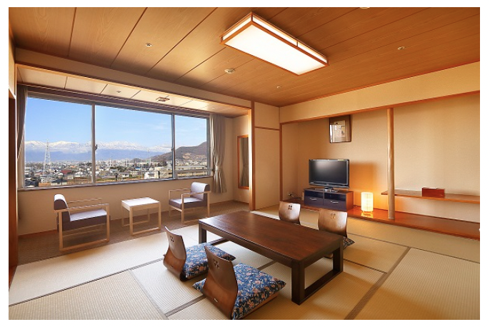 和室10畳の客室。窓越しに南アルプス連峰を望む部屋もあります