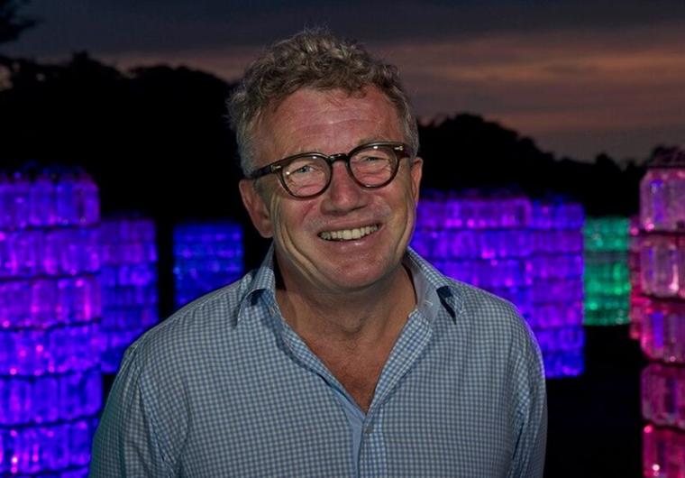 インスタレーション芸術家のブルース・マンロー氏。光を使ったアート作品を世界各国で発表しています