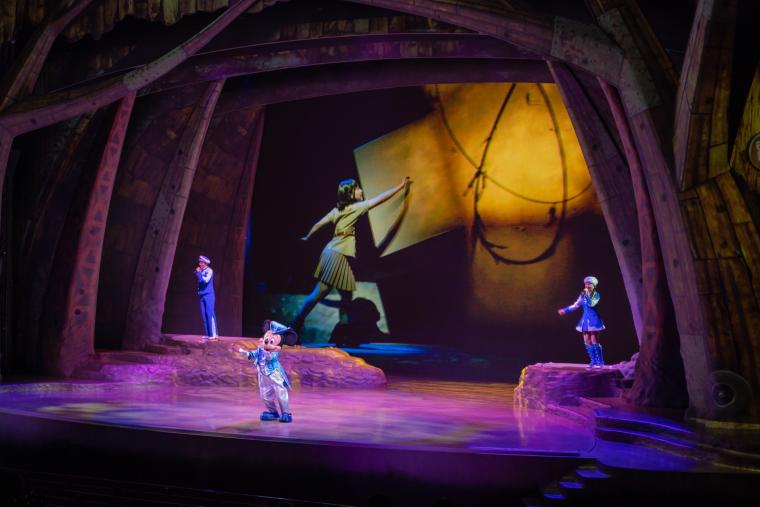 「東京ディズニーシー20周年 “シャイニング・ウィズ・ユー”」で20年間のプログラムを振り返る