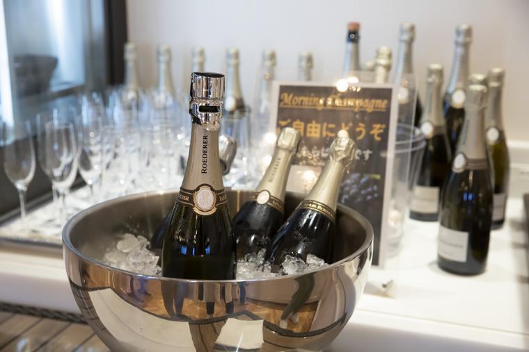 シャンパンのフリーフローサービス