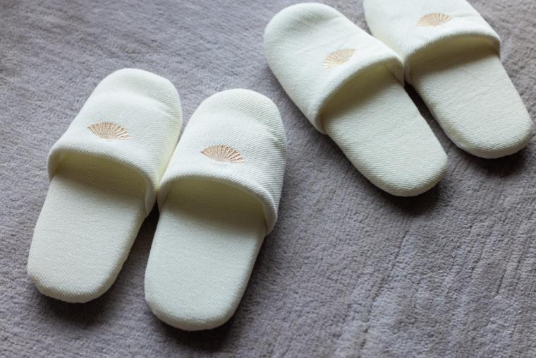 ロゴ入りスリッパ