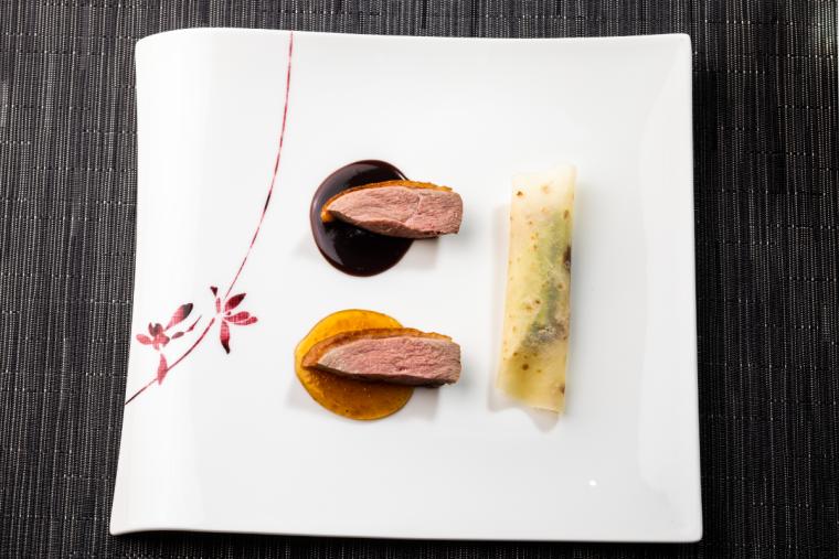 京鴨の北京ダックの盛り合わせ 京鴨胸肉の甜麺醤とプラムソース2種