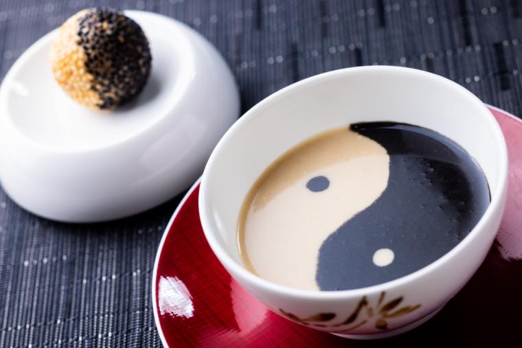 京豆乳プリン 太極仕立て 芝麻球と共に