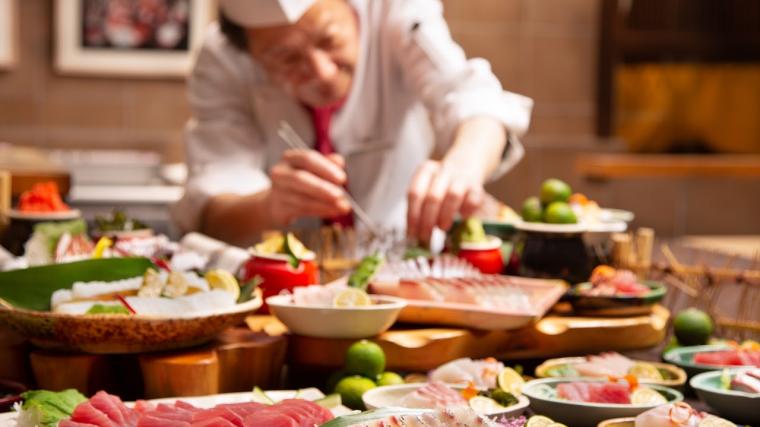 夕食では、阿波ふうどと名付けられた、徳島県の豊かな自然が育む食材を楽しめます（※イメージ）
