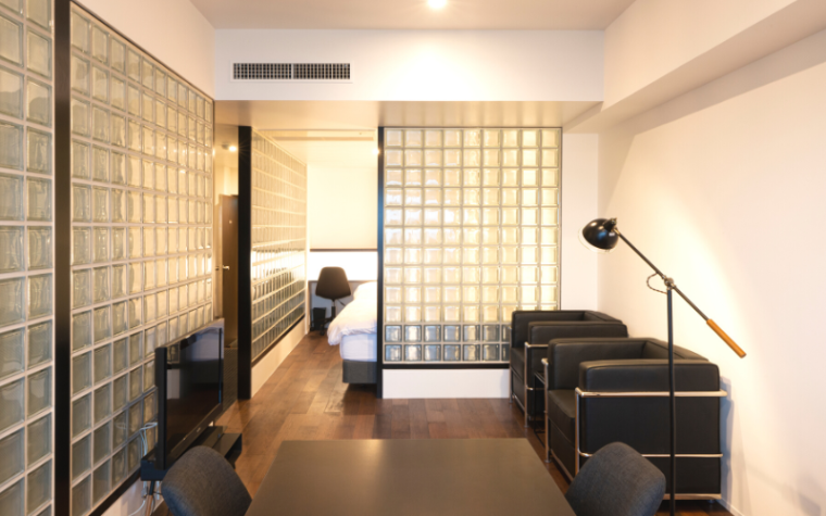 ツインベッドルームを備えた814号室の「HIKARI（ひかり）」