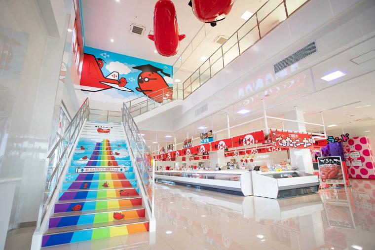 直売所などが並ぶ施設内は楽しい雰囲気