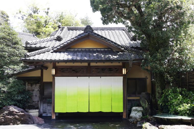 おちあいろう入り口の暖簾