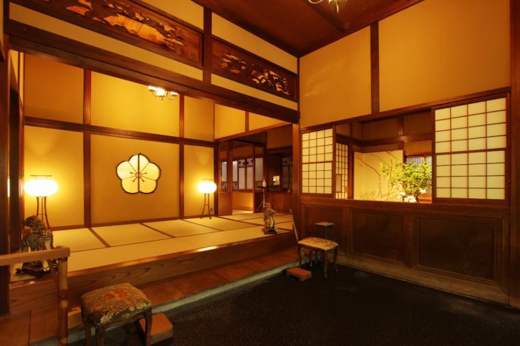 おちあいろうのエントランス