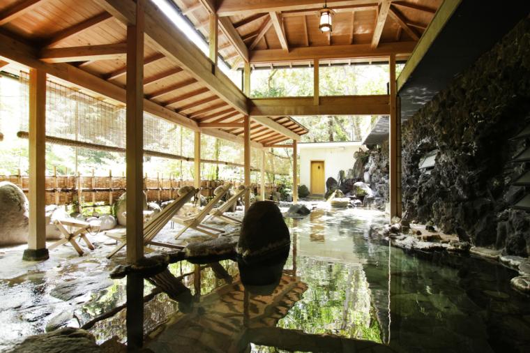 「天狗の湯」の露天風呂