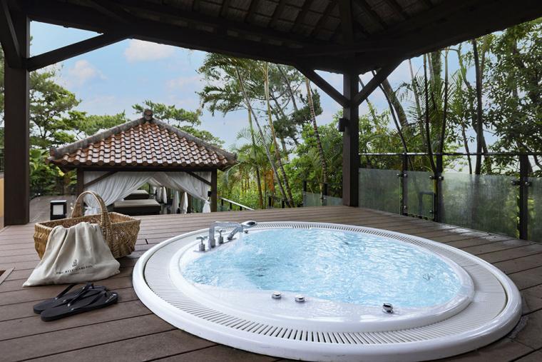 ザ・リッツ・カールトン沖縄 屋内プール