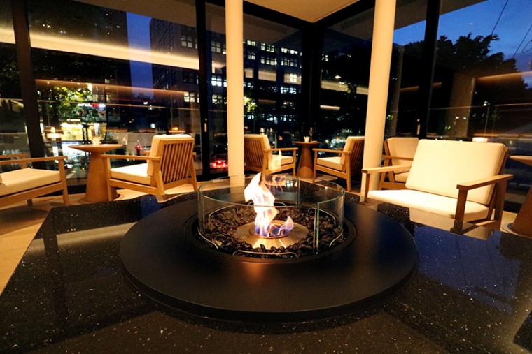 夜のファイヤーピット