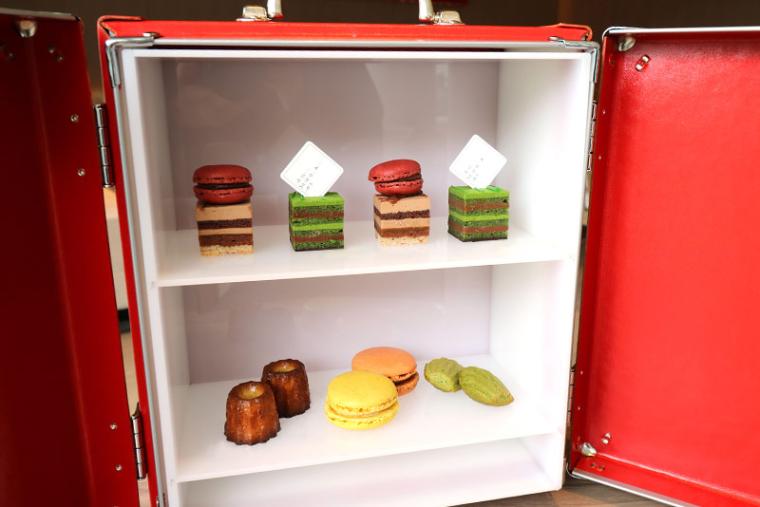 「サダハル・アオキ・パリ」のスイーツ