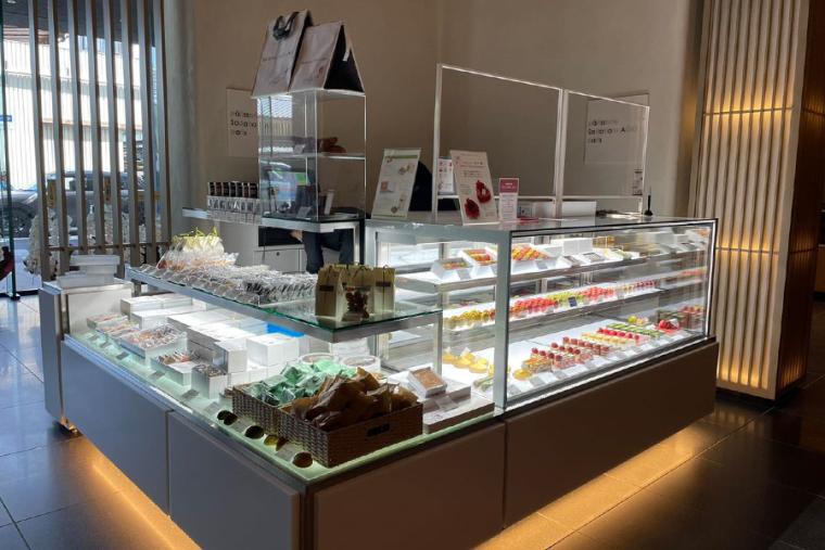 1階「サダハル・アオキ・パリ 烏丸御池店」