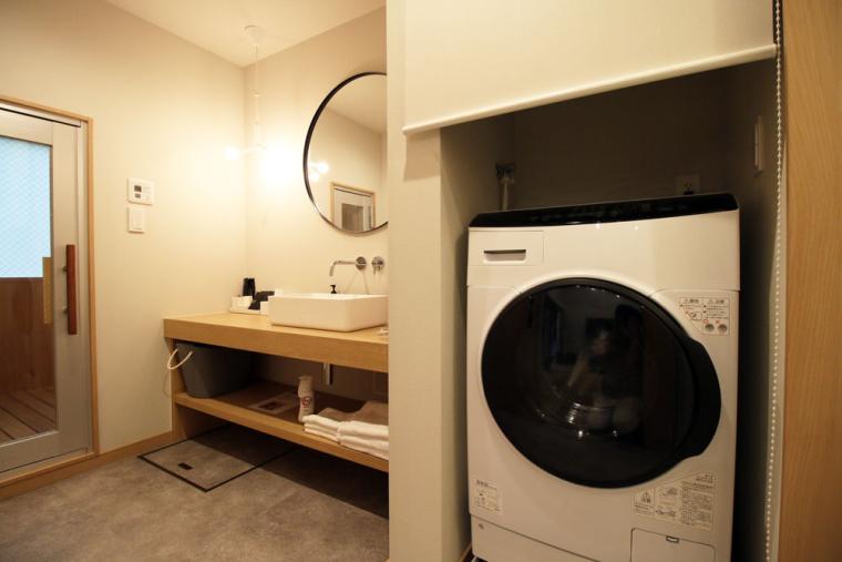 洗面所には洗濯機も設置