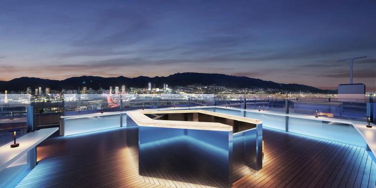 ライトアップされた夜の「屋上テラス ソラフネ神戸」