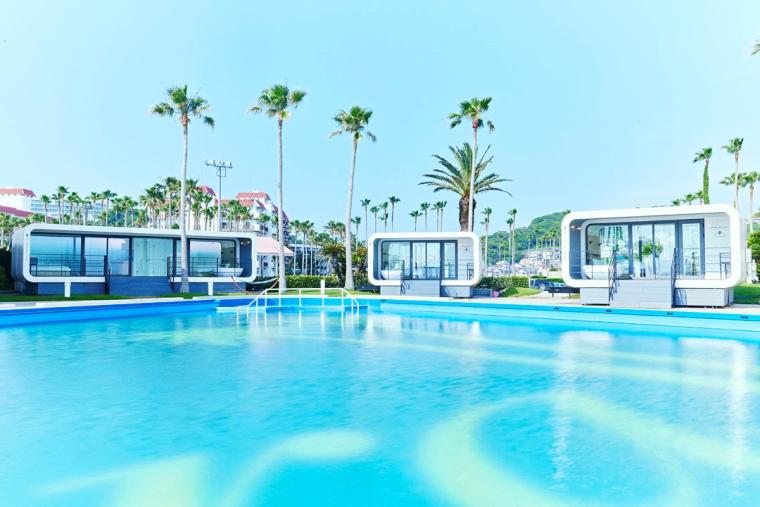 近未来型デザインのトレーラーホテル「SPACE KEY POINT」