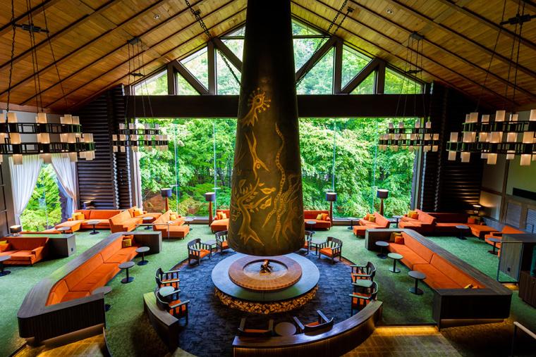 星野リゾート 奥入瀬渓流ホテル ロビー森の神話