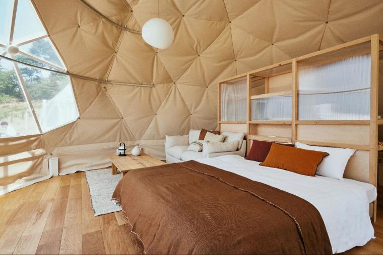 ドームテント客室のインテリア