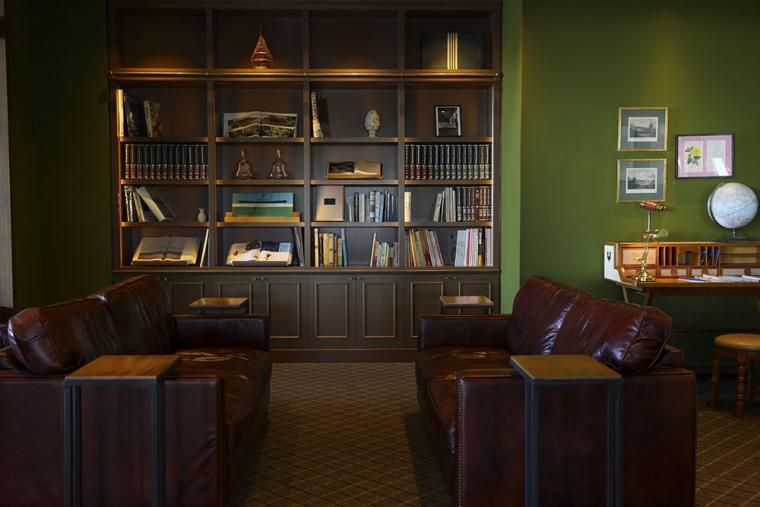 「インフィニート ホテル＆スパ 南紀白浜」ライブラリー